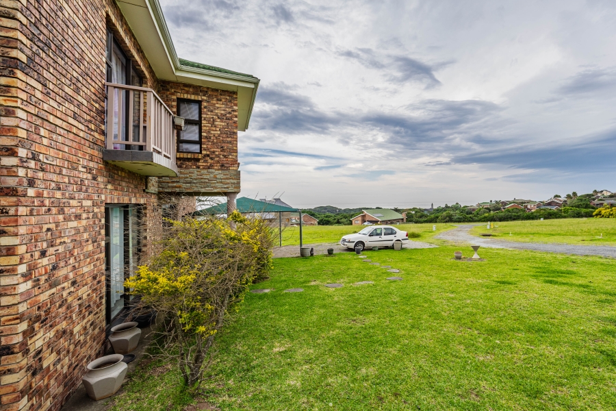 To Let 5 Bedroom Property for Rent in Cove Rock Eastern Cape